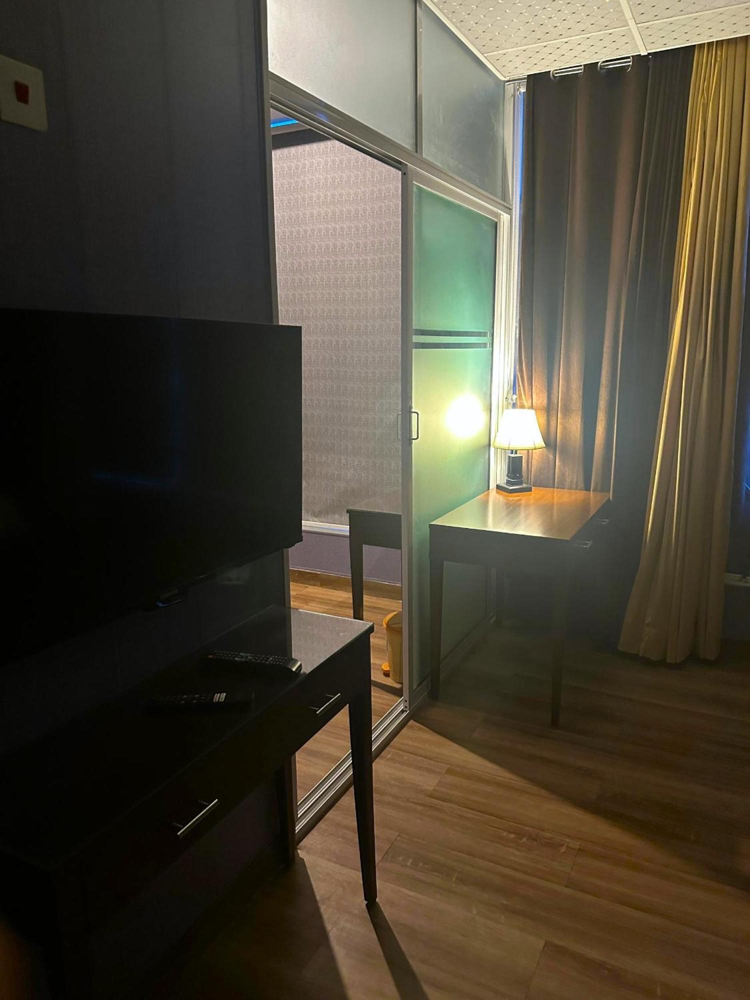 Luxury Apartment In Dha Phase 8, Near Allama Iqbal International Airport لاهور المظهر الخارجي الصورة