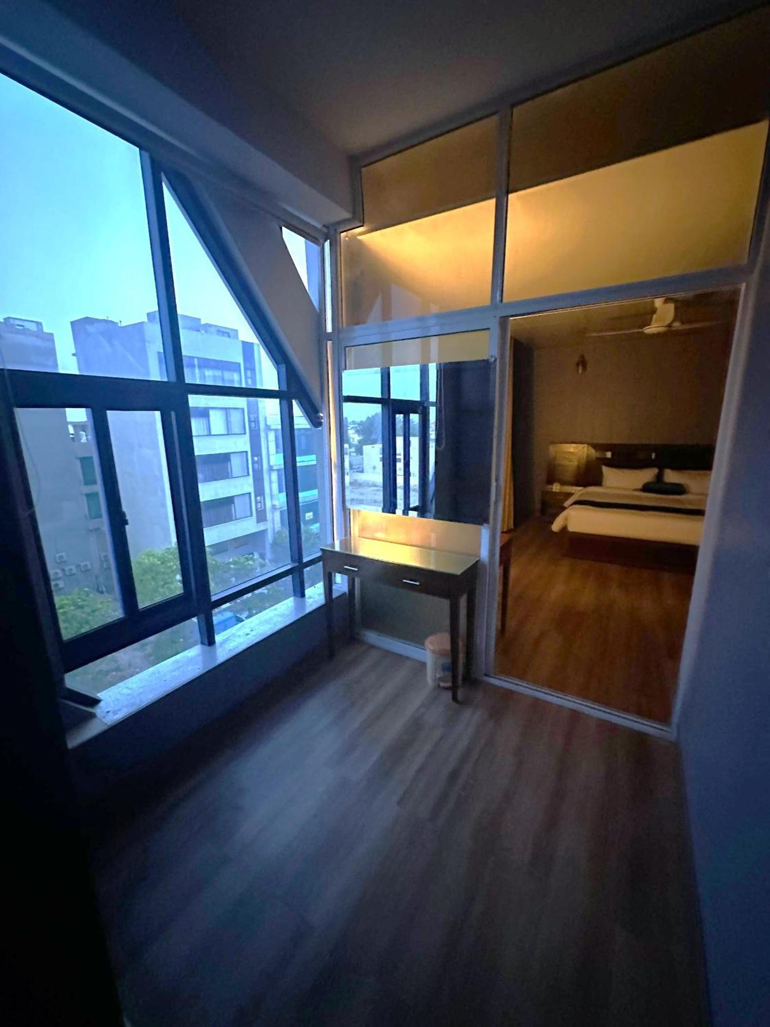 Luxury Apartment In Dha Phase 8, Near Allama Iqbal International Airport لاهور المظهر الخارجي الصورة