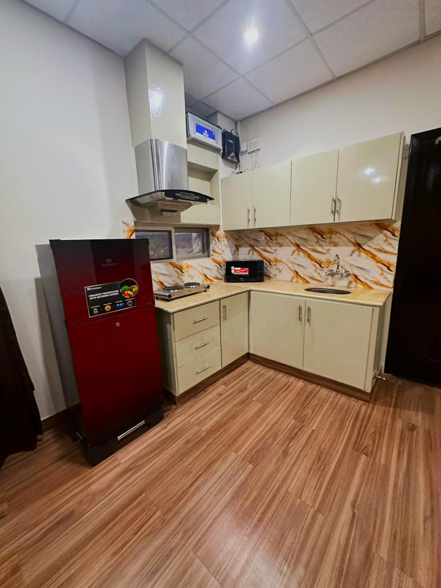 Luxury Apartment In Dha Phase 8, Near Allama Iqbal International Airport لاهور المظهر الخارجي الصورة
