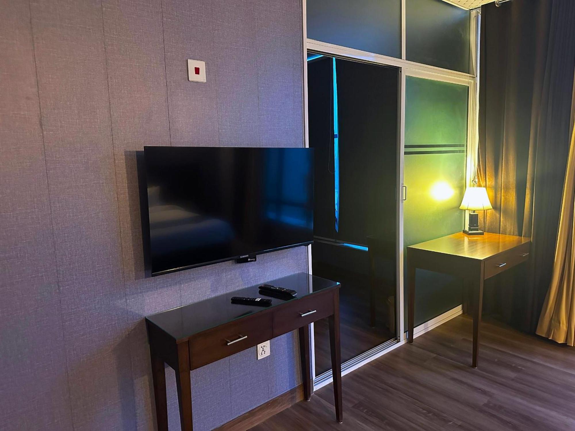 Luxury Apartment In Dha Phase 8, Near Allama Iqbal International Airport لاهور المظهر الخارجي الصورة
