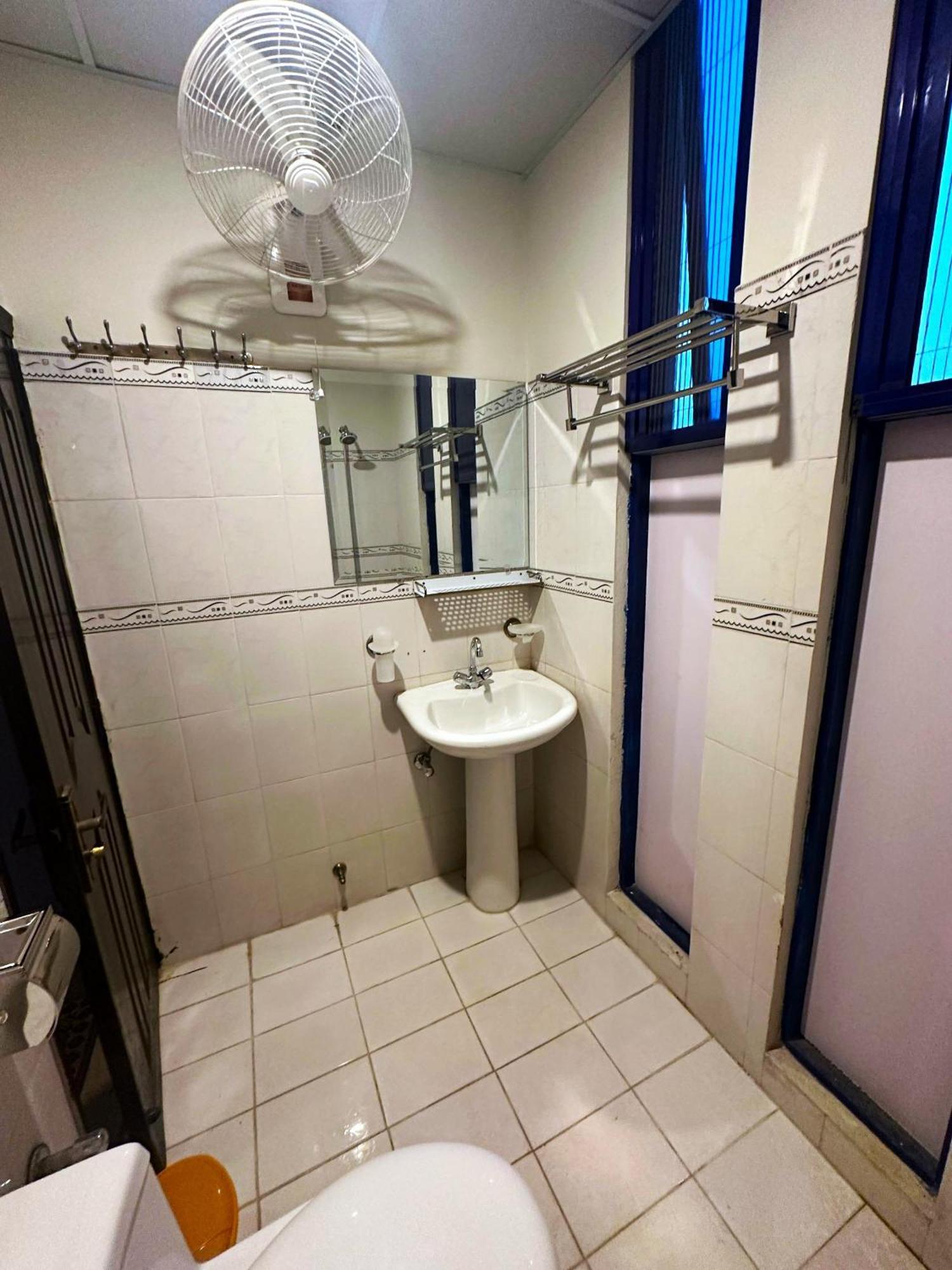 Luxury Apartment In Dha Phase 8, Near Allama Iqbal International Airport لاهور المظهر الخارجي الصورة