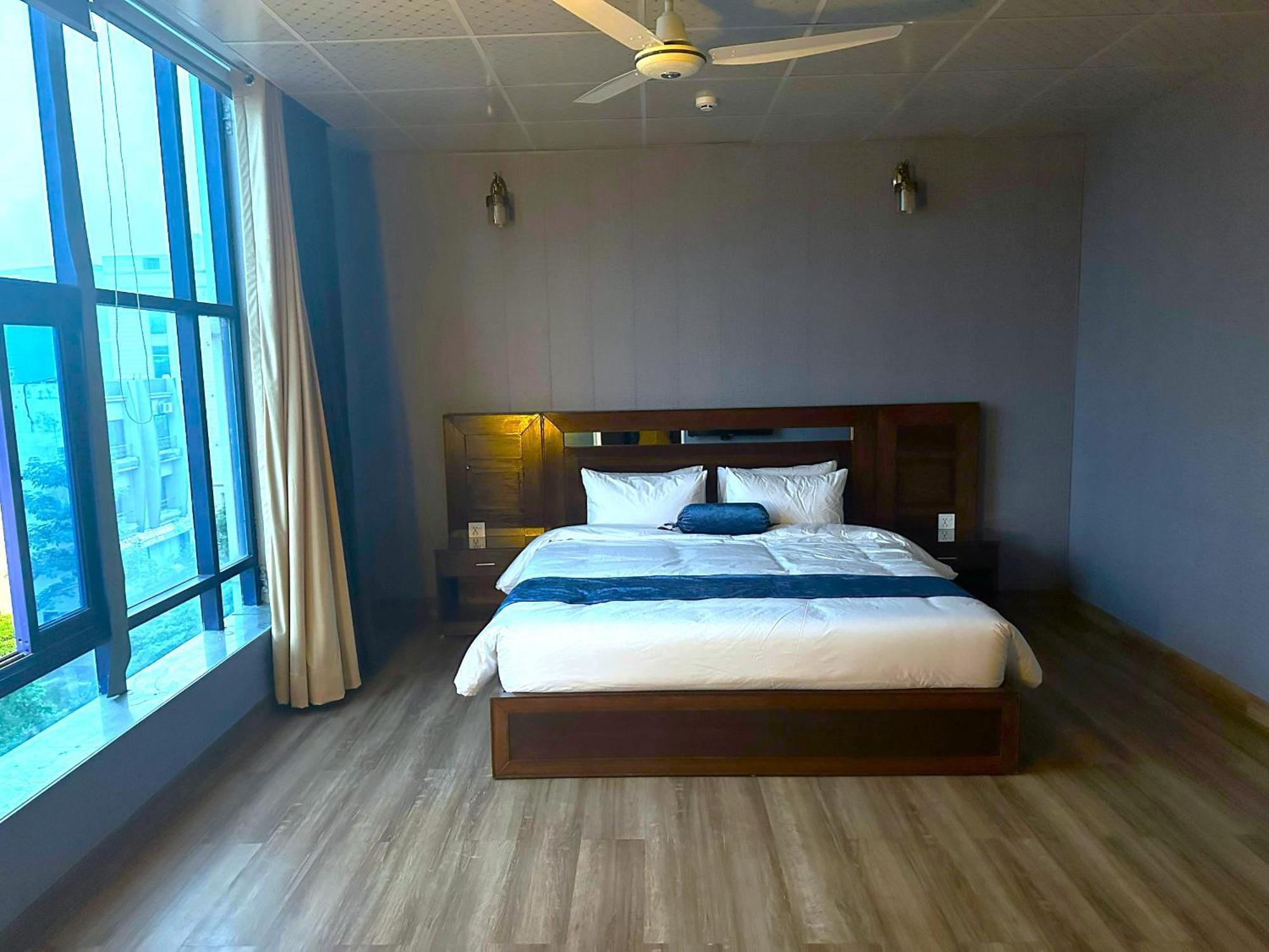 Luxury Apartment In Dha Phase 8, Near Allama Iqbal International Airport لاهور المظهر الخارجي الصورة