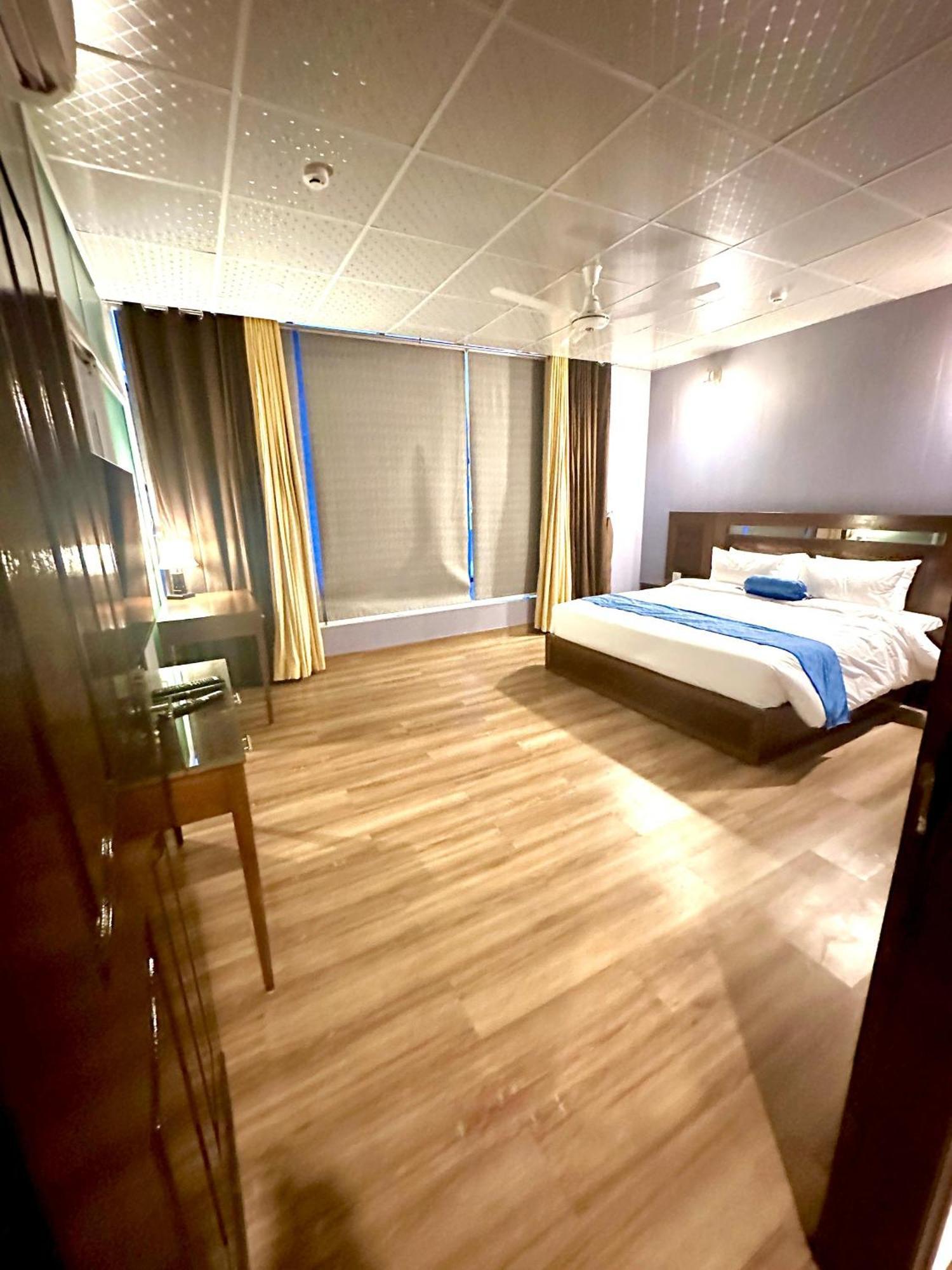 Luxury Apartment In Dha Phase 8, Near Allama Iqbal International Airport لاهور المظهر الخارجي الصورة