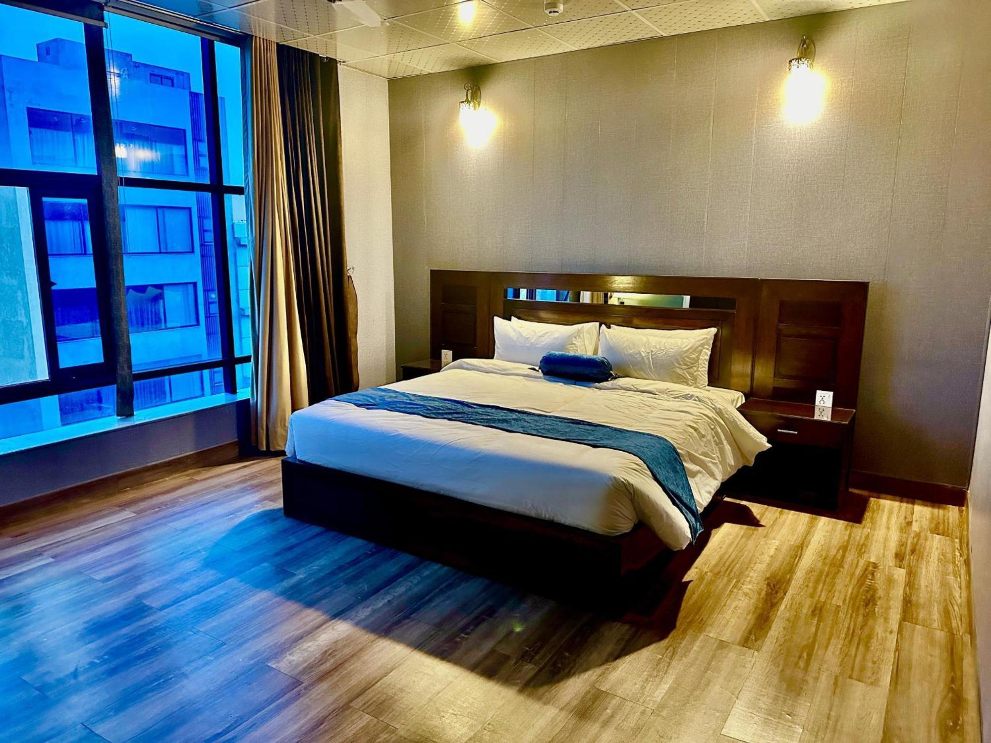 Luxury Apartment In Dha Phase 8, Near Allama Iqbal International Airport لاهور المظهر الخارجي الصورة